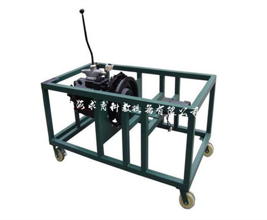 解放CA1122手动变速器解剖运行台